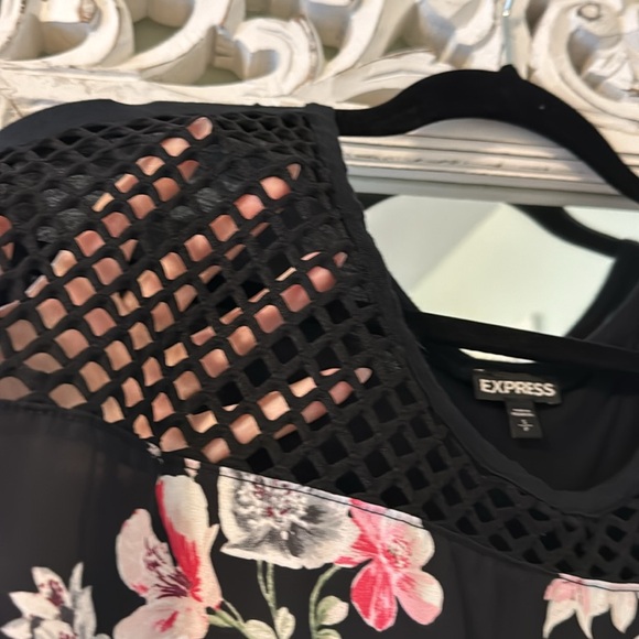 Express floral net tee - Picture 3 of 5